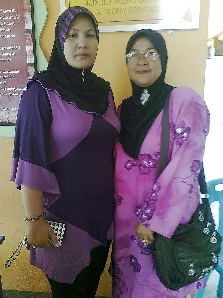 20P Sexy malay mom