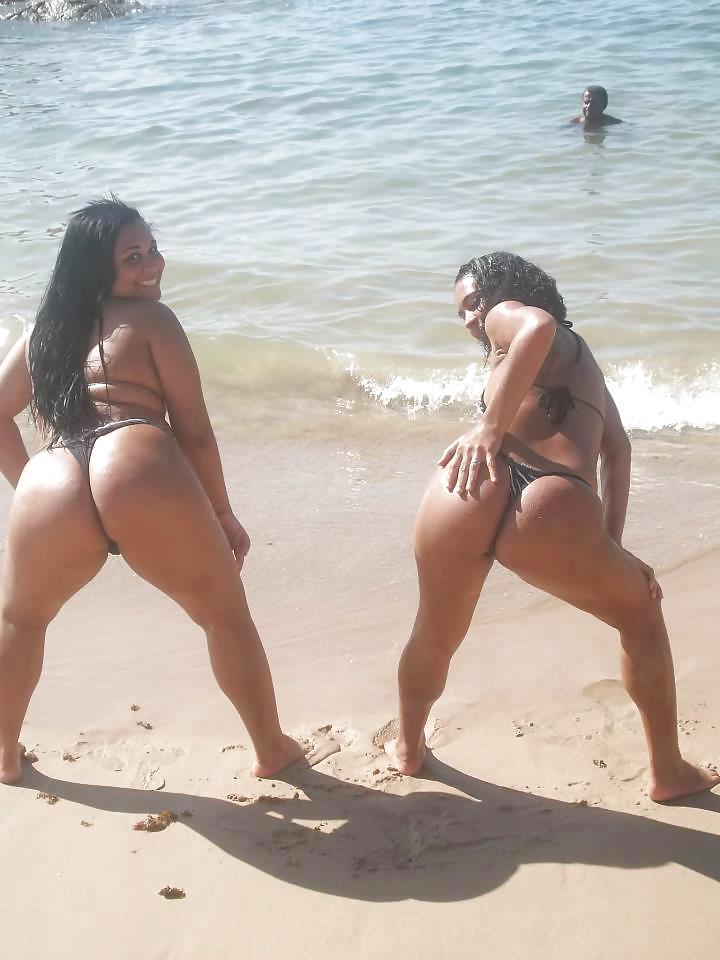 25P Beach and pool (personal photos).