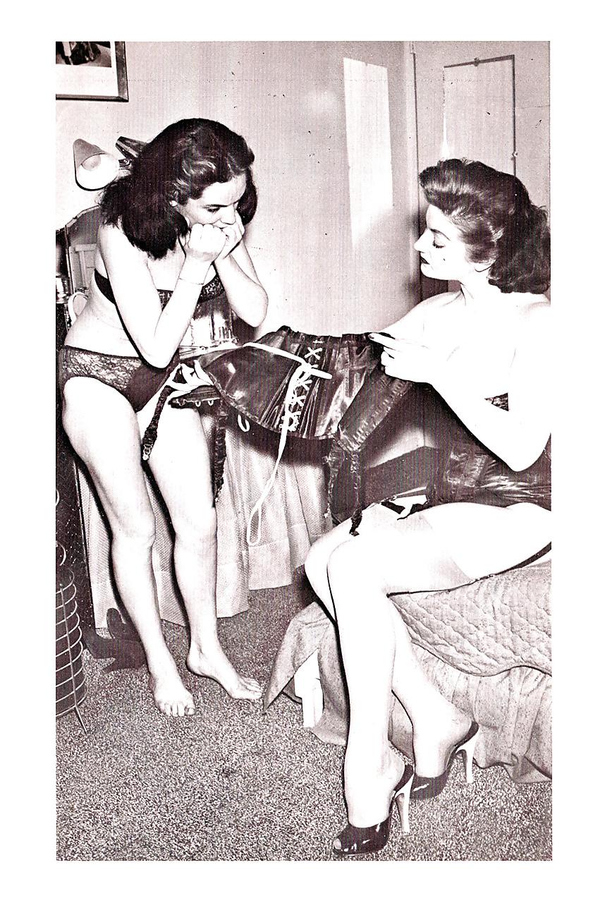 25P Vintage Magazines Mistress in Satin - Diane Kaye