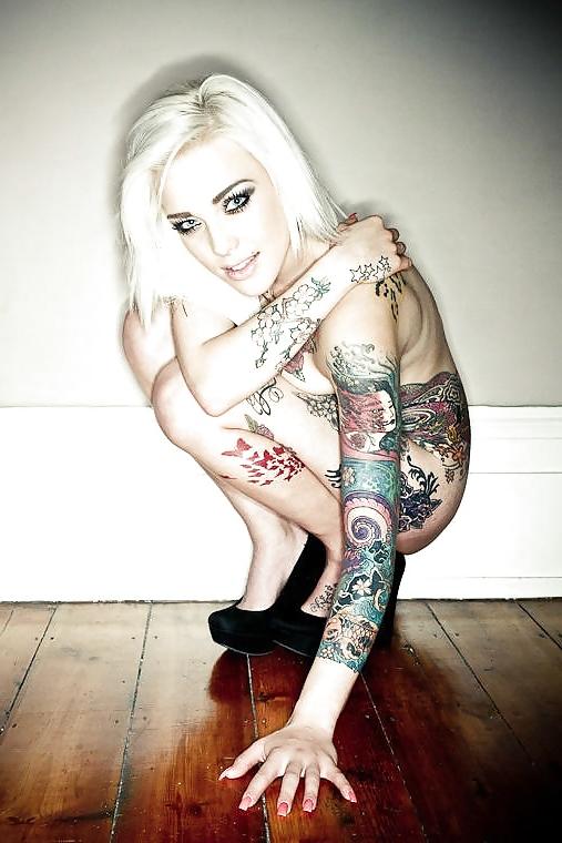 25P Girls With Tattoo's