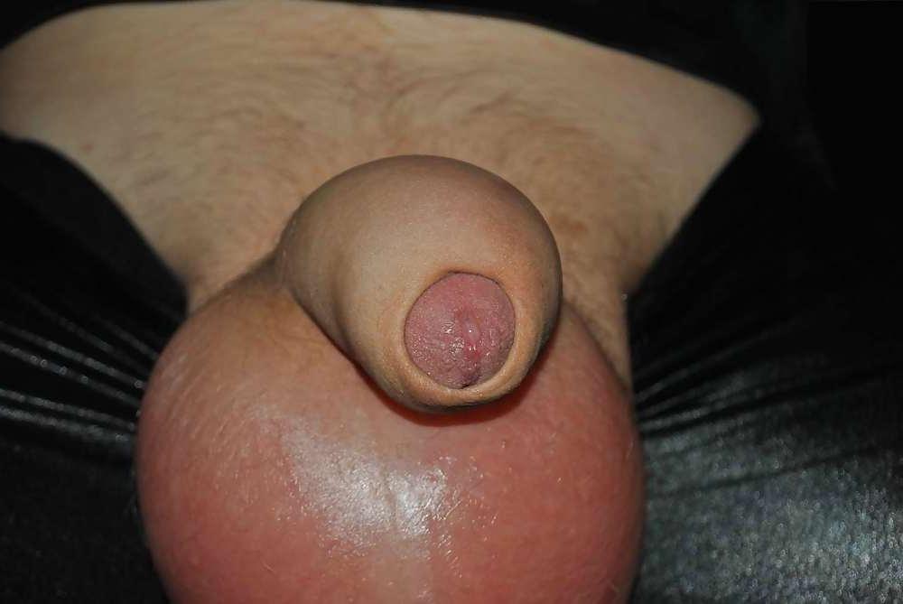 6P Shiny saline balls in latex leggings