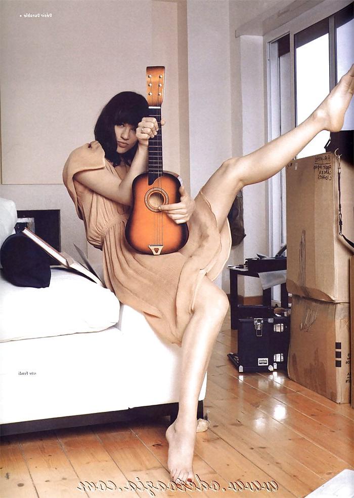 25P Asia Argento Feet
