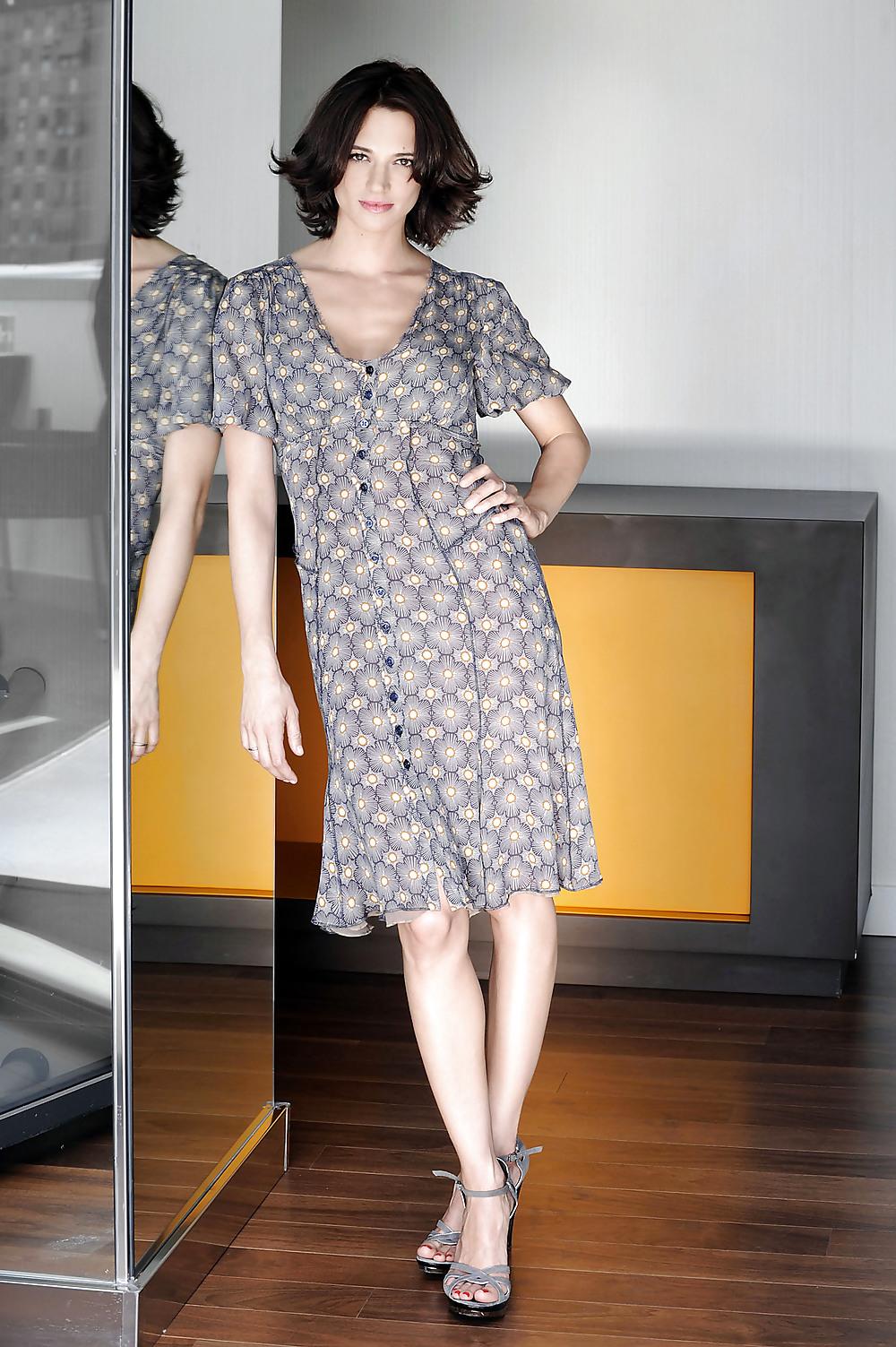 25P Asia Argento Feet