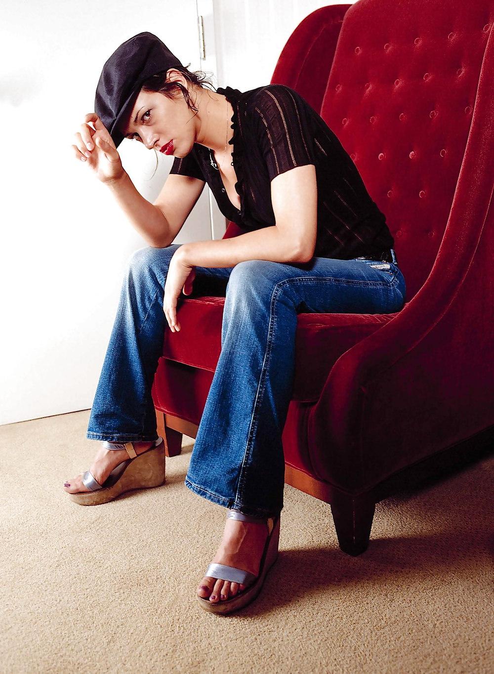 25P Asia Argento Feet