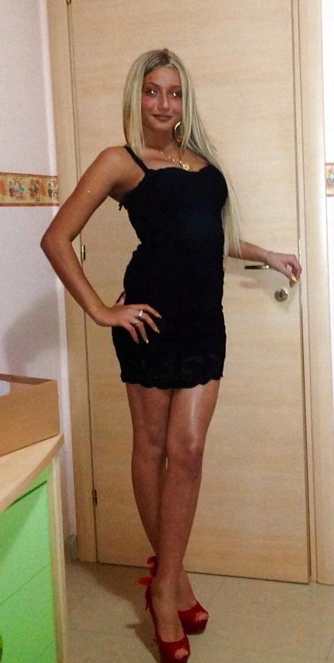 6P Italian girl: Sara