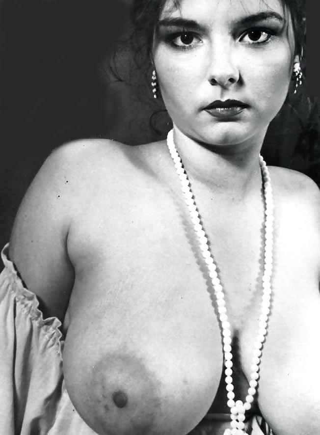 25P Vintage Busty Girls Cherrine
