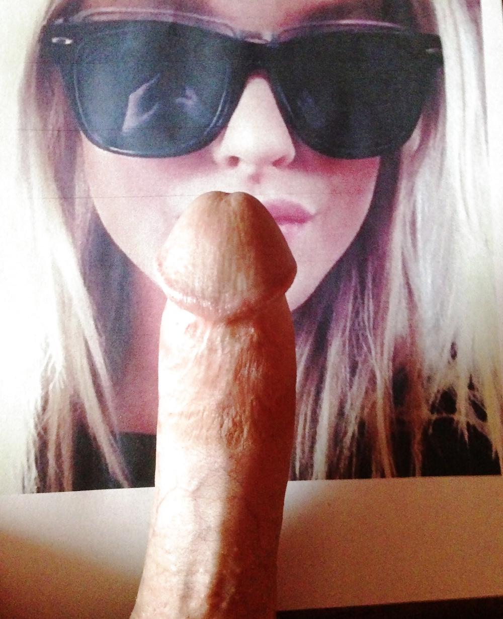 7P Gorgeous Babe with Sunglasses