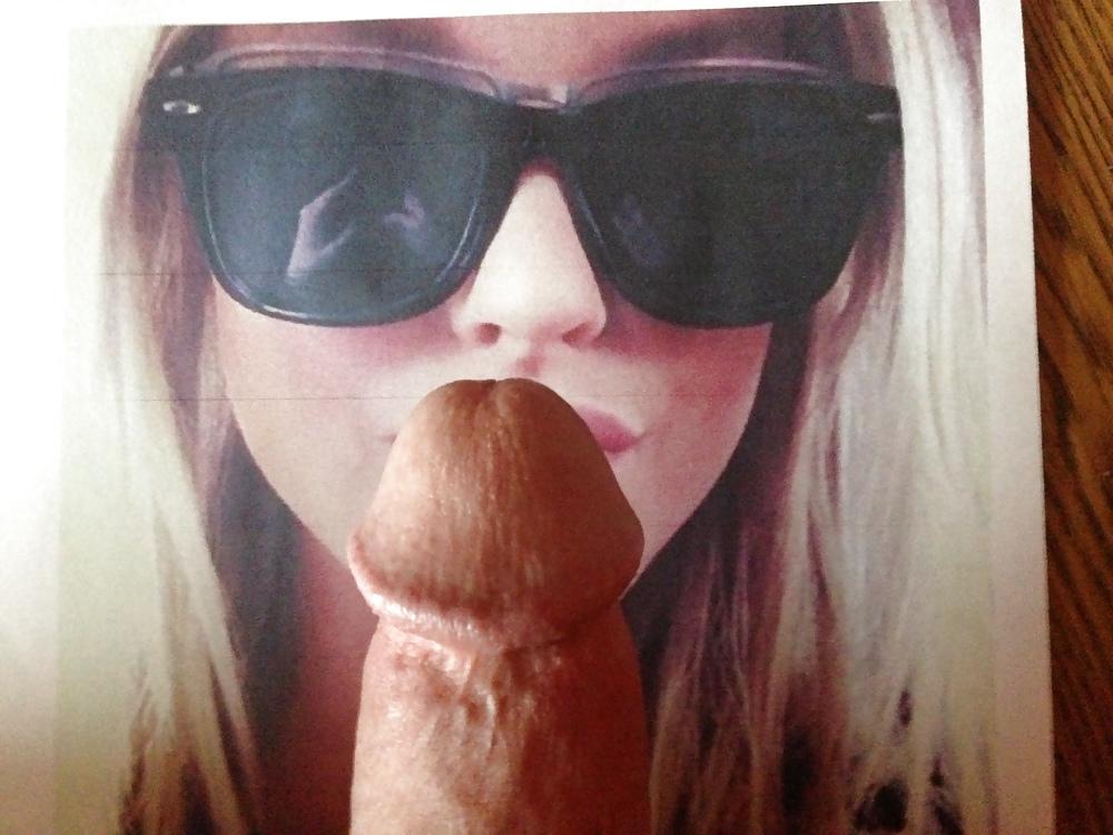 7P Gorgeous Babe with Sunglasses