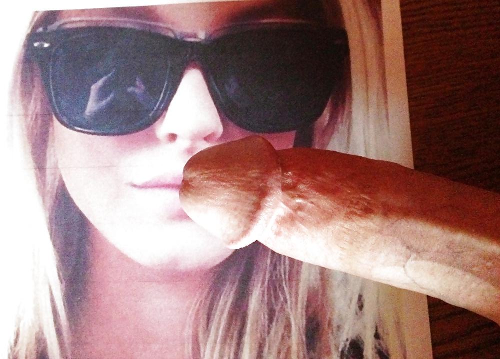 7P Gorgeous Babe with Sunglasses