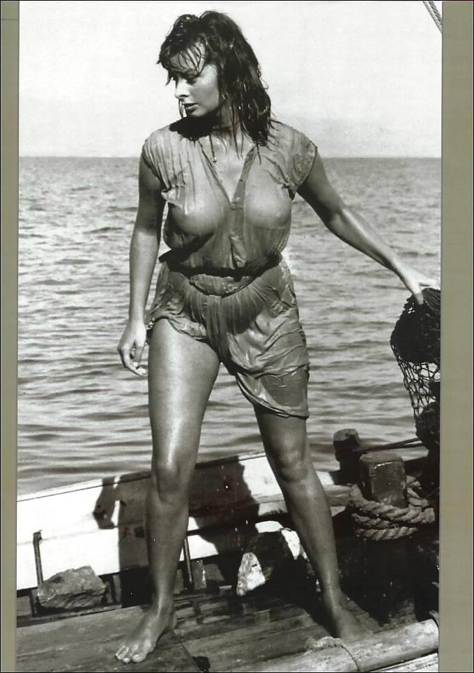 25P Sophia Loren Feet