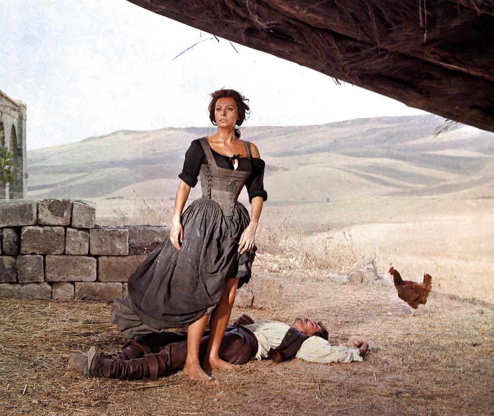 25P Sophia Loren Feet