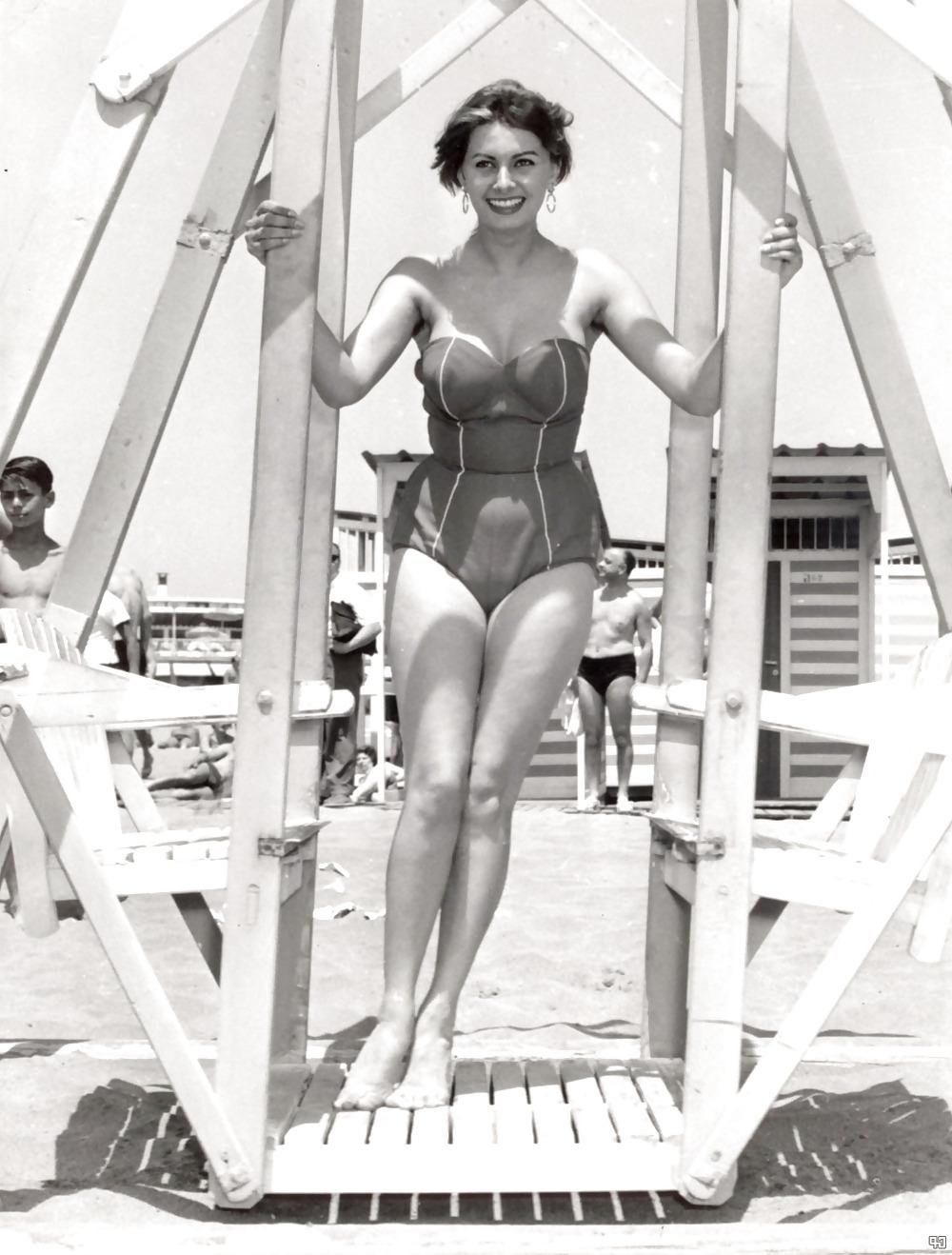 25P Sophia Loren Feet