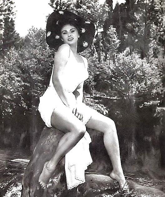 25P Sophia Loren Feet