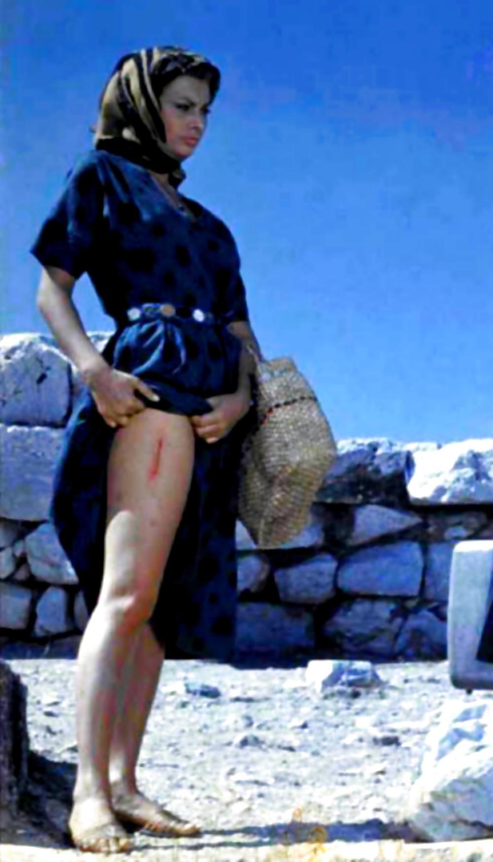 25P Sophia Loren Feet