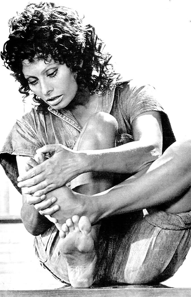 25P Sophia Loren Feet