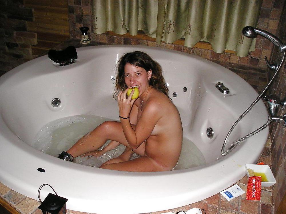 11P Israeli girls posing naked