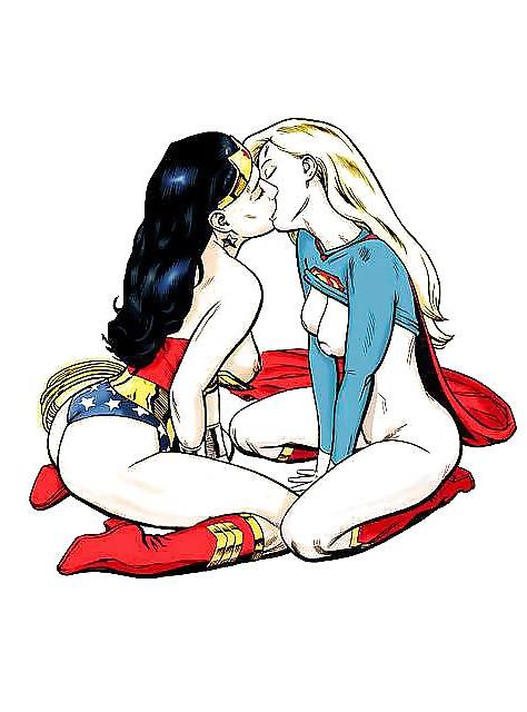 25P Hot Superheroines