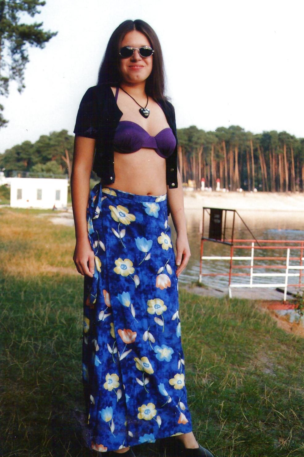 16P Anyone knows her? polish beauty. 