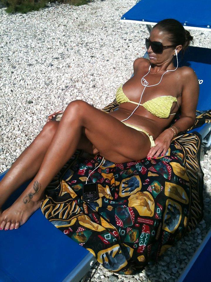 11P Italian women: analisa