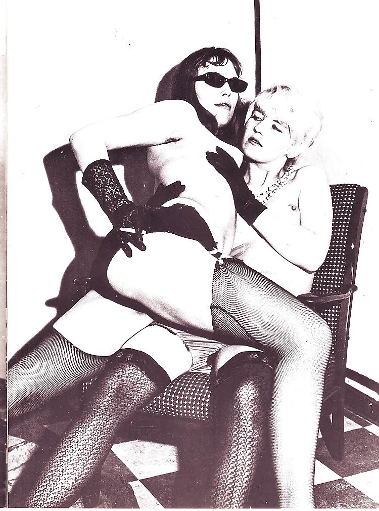 25P Vintage Magazines Petting Girls No 01