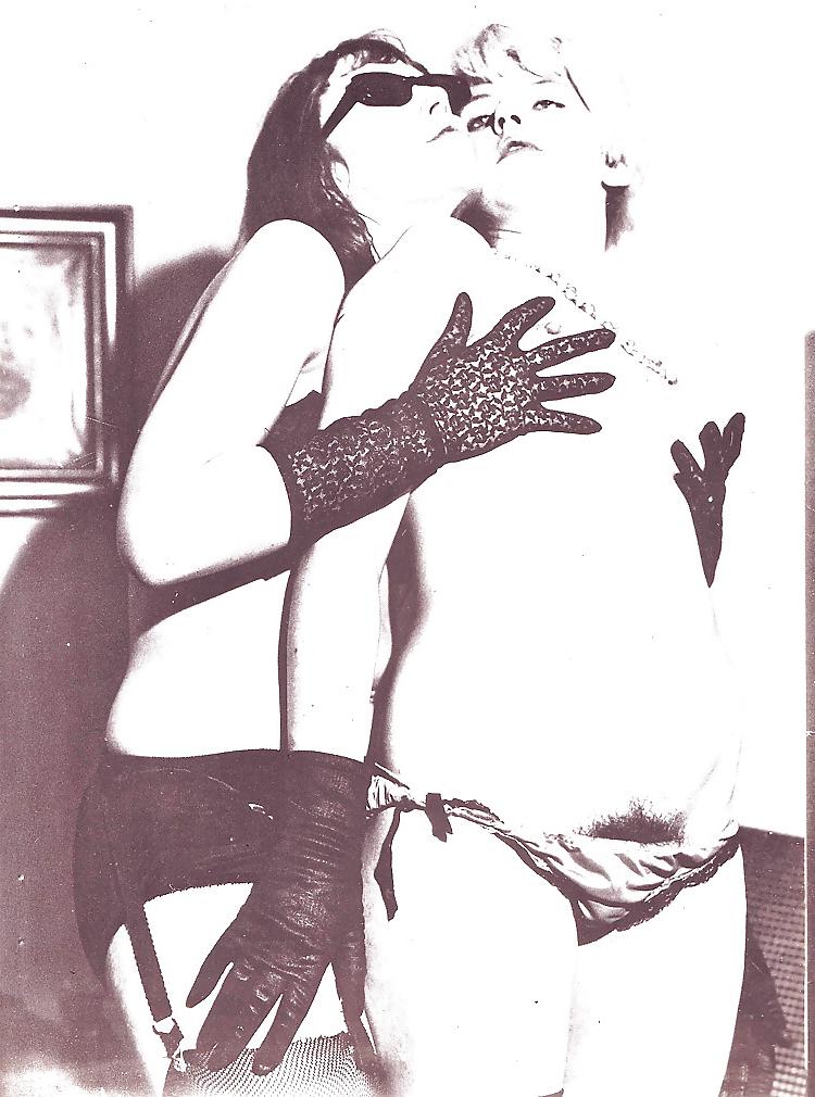 25P Vintage Magazines Petting Girls No 01