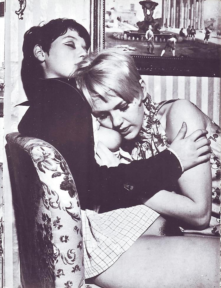 25P Vintage Magazines Petting Girls No 08