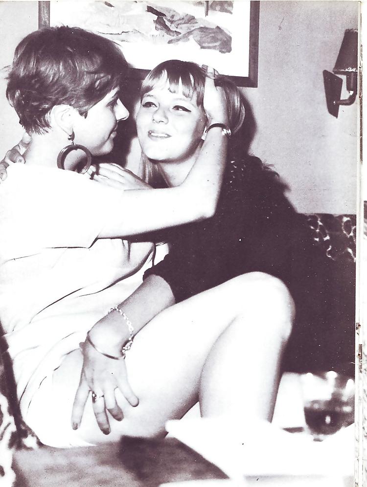 25P Vintage Magazines Petting Girls No 04