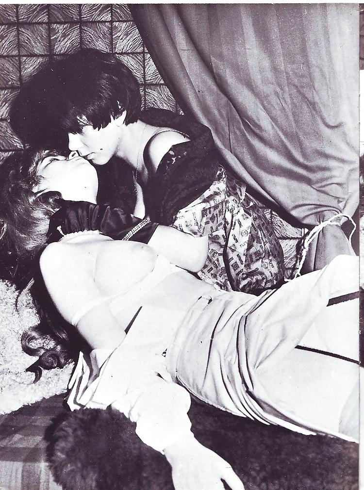 25P Vintage Magazines Petting Girls No 03