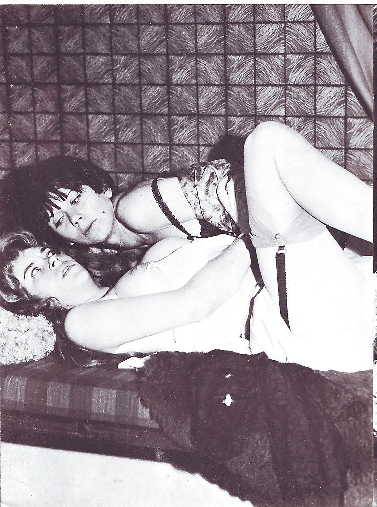 25P Vintage Magazines Petting Girls No 03