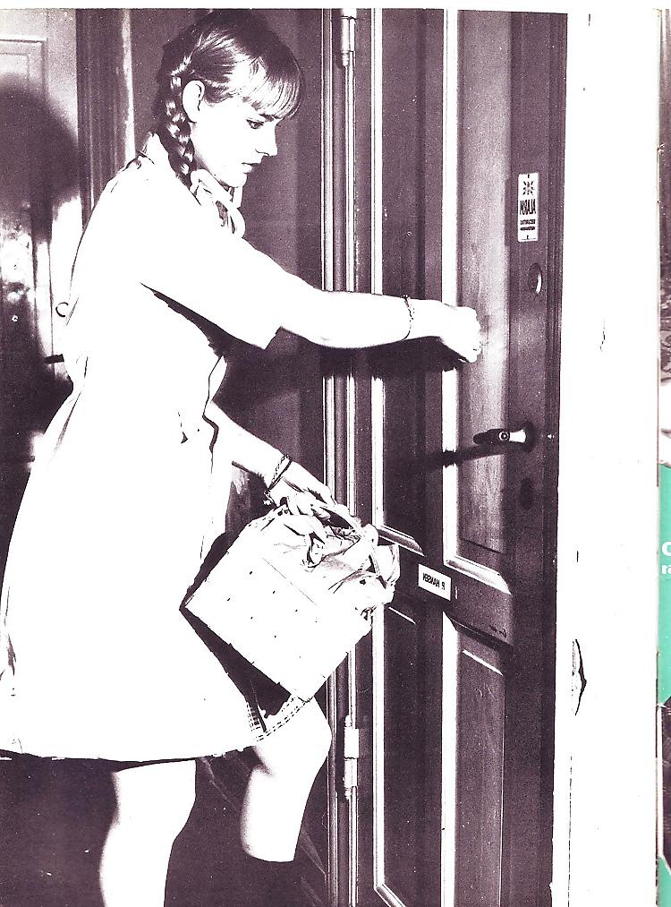 25P Vintage Magazines Petting Girls No 05