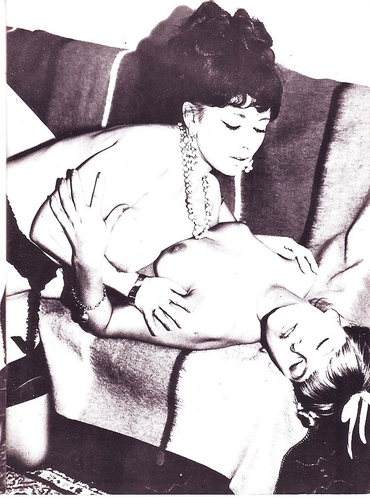 25P Vintage Magazines Petting Girls No 05