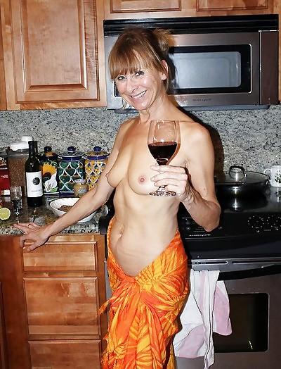 25P More Sexy Milfs & Gilfs