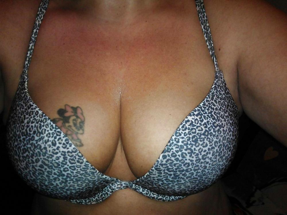 25P BIG HANGING TITS NIPPLES SAGGY