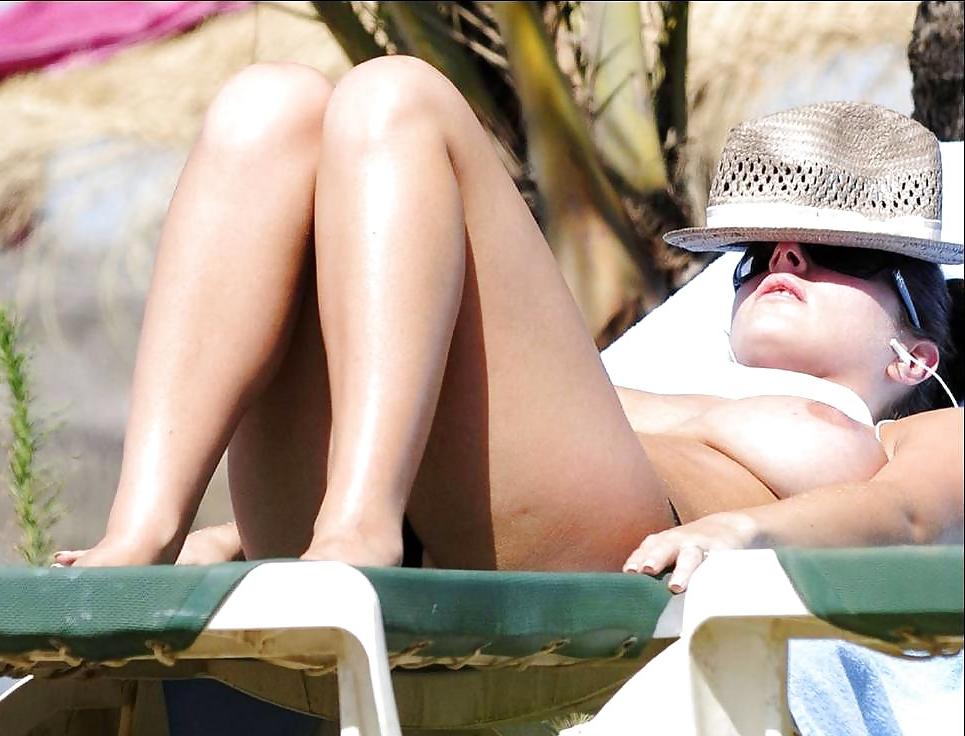 15P Lucy Pinder Topless Sunbathing