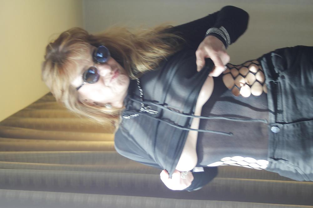 4P Black top, sunglasses and a super pair...