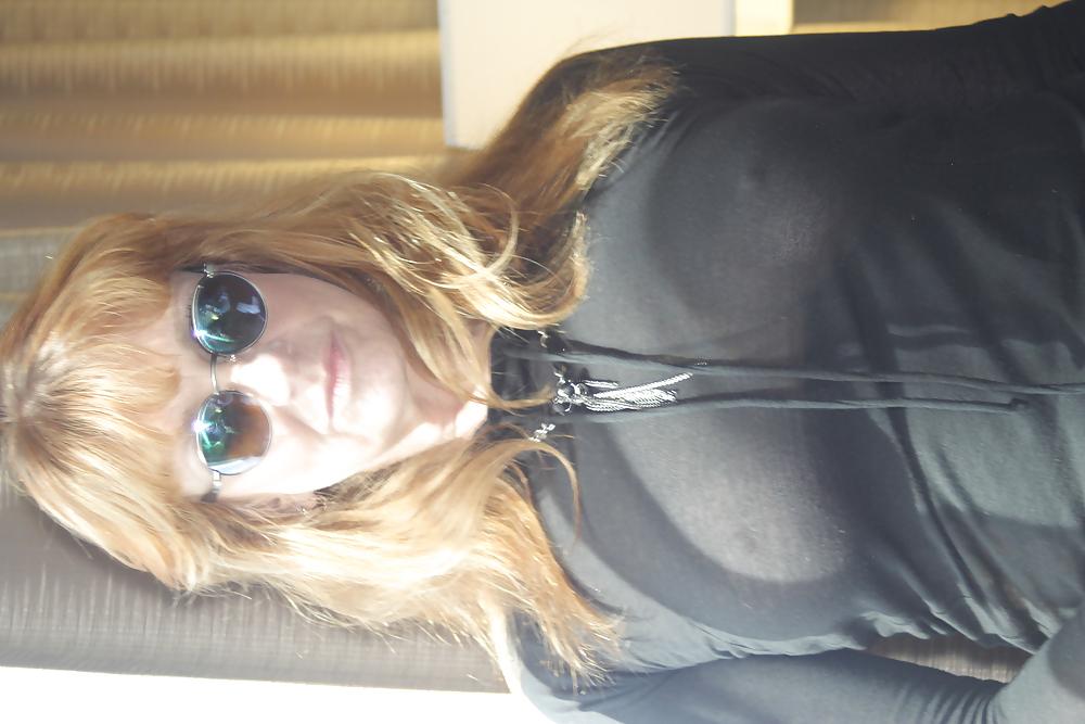 8P Black top, sunglasses and a super pair...