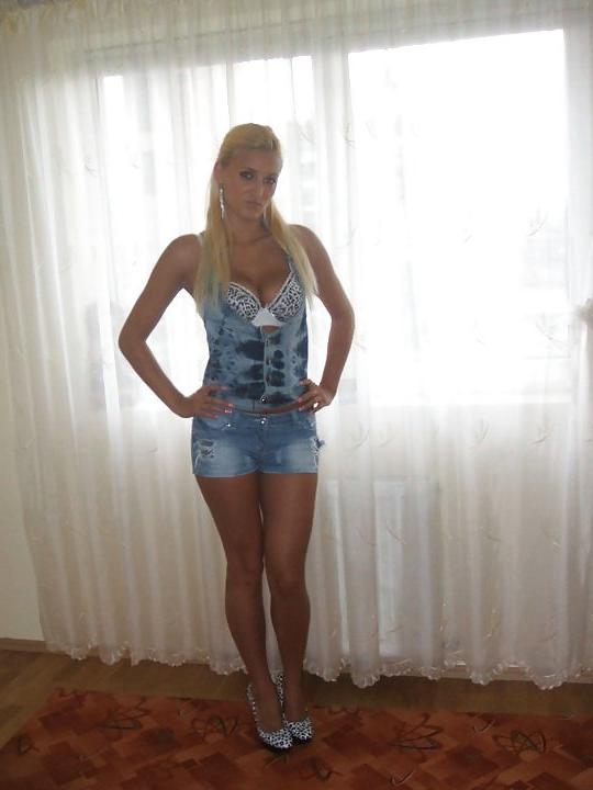 12P Italian women: Gina