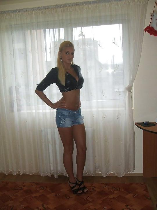 12P Italian women: Gina