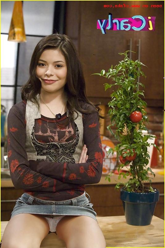 25P Miranda Cosgrove 