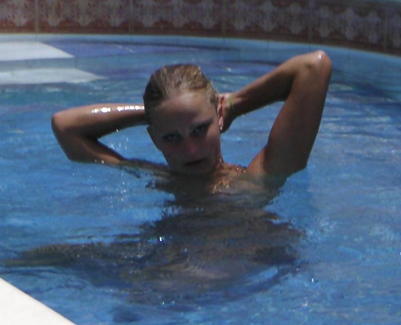 24P Ich im pool (sel86)