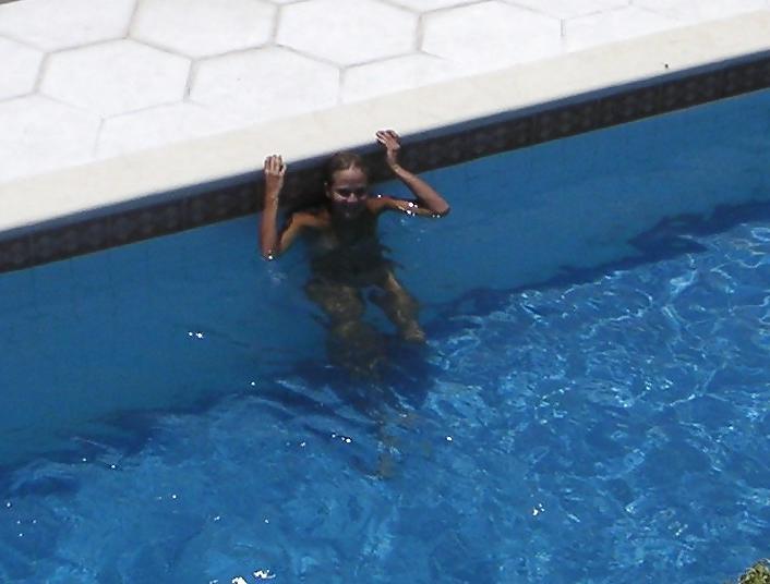 24P Ich im pool (sel86)