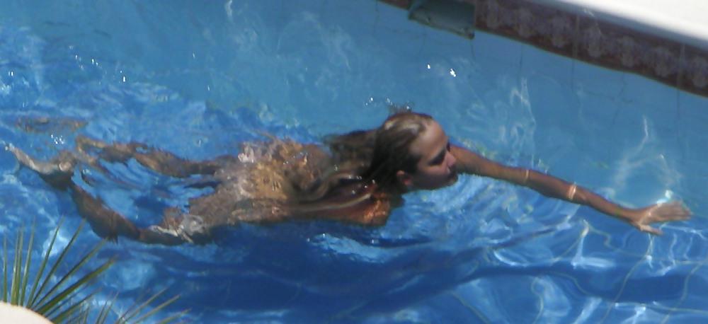24P Ich im pool (sel86)