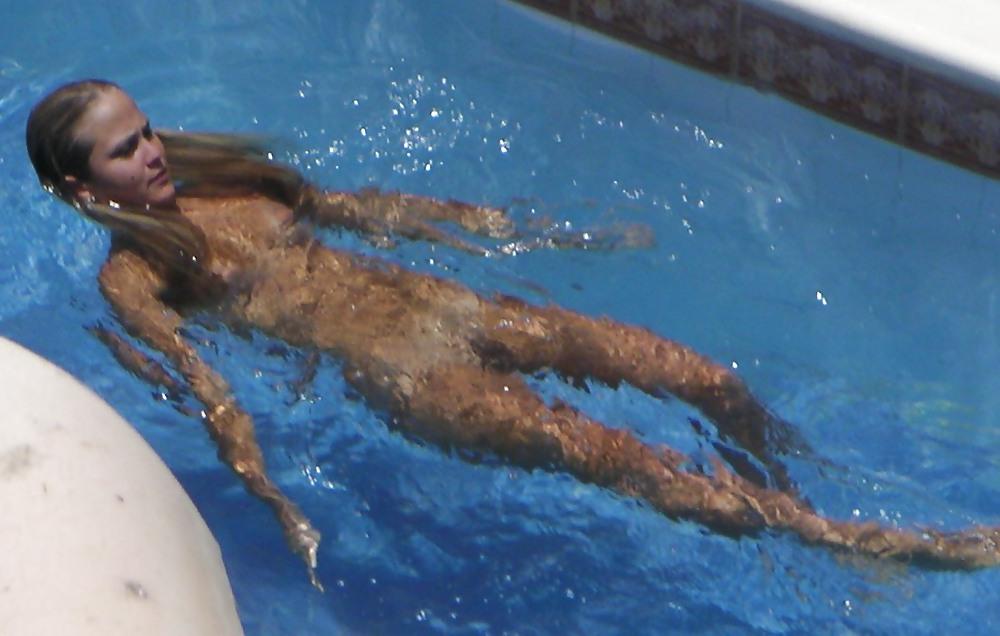 24P Ich im pool (sel86)