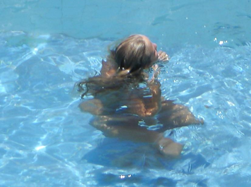 24P Ich im pool (sel86)
