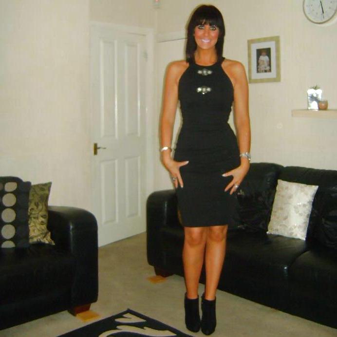 22P Sexy MILF Emma with great legs. How to fuck?