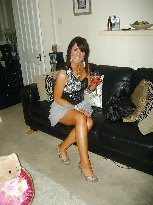 22P Sexy MILF Emma with great legs. How to fuck?