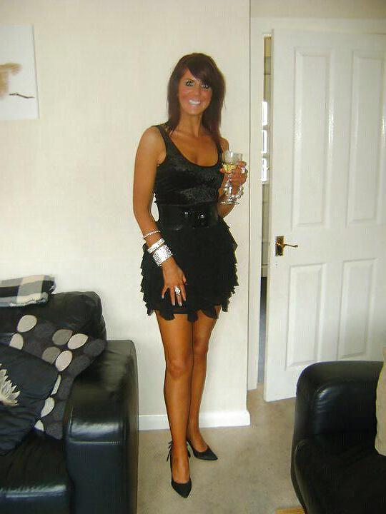 22P Sexy MILF Emma with great legs. How to fuck?