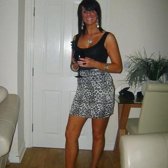 22P Sexy MILF Emma with great legs. How to fuck?
