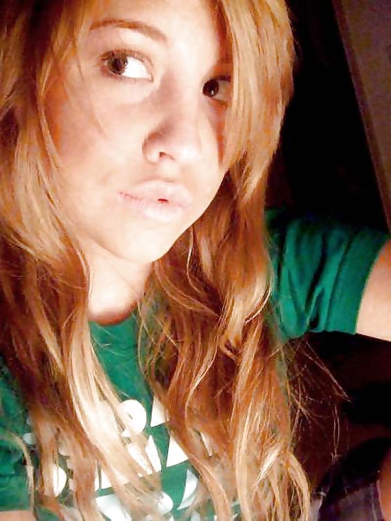 9P Sexy teen posing