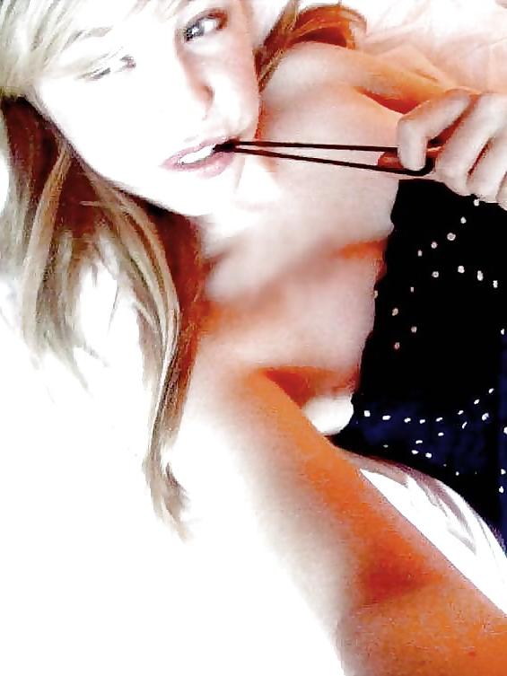 9P Sexy teen posing